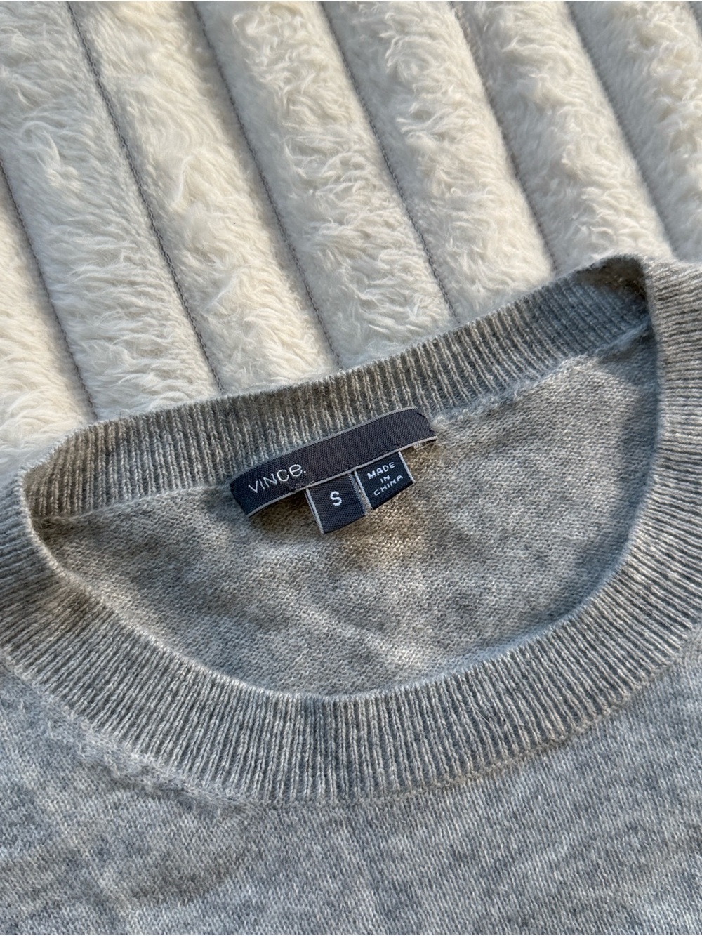 Vince Two-Tone Crewneck Sweater in Gray and Black 🐨🐨🐨 Sz S
